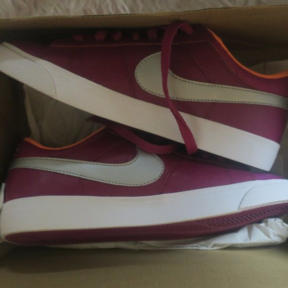 NIKE NIB Women`s Magenta Match Supreme Leather SZ 5 style 631461 500 - Picture 2 of 8